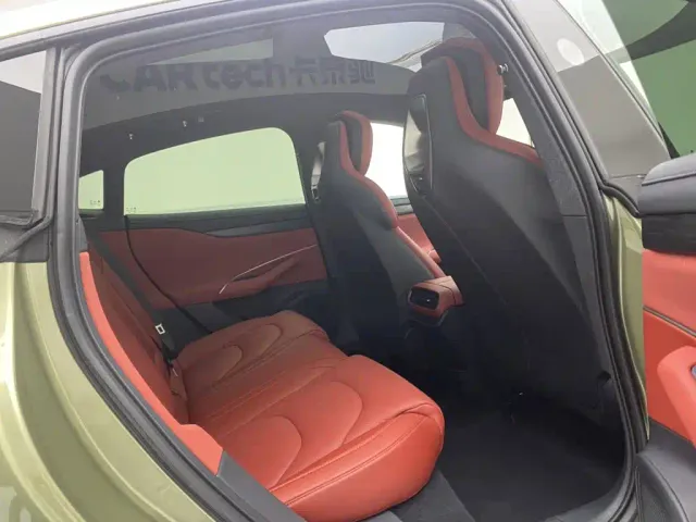 Xiaomi SU7 — Фото автомобиля 23