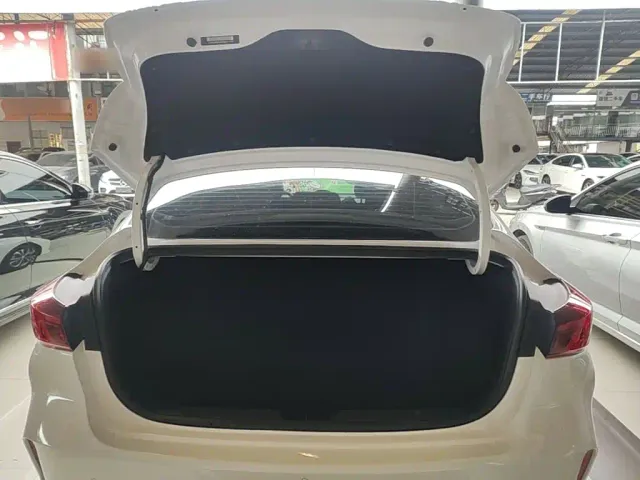 Changan Eado — Фото автомобиля 18