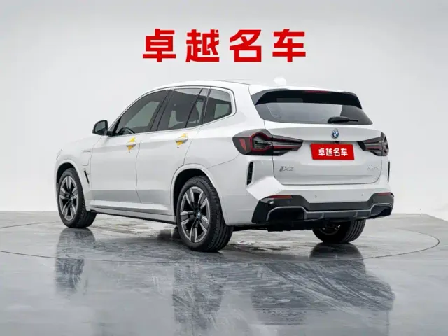 BMW BMW iX3 2024 Leading Edition — Фото автомобиля 8