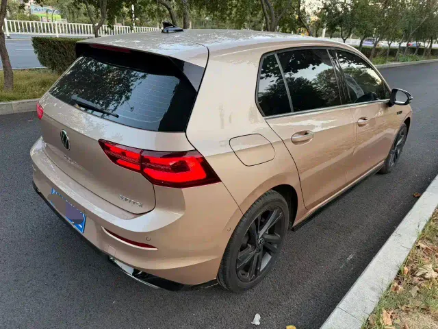 Volkswagen Golf — Фото автомобиля 3