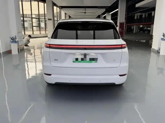 Li Auto L7 — Фото автомобиля 10