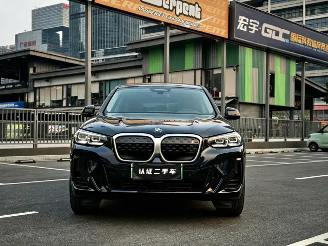 BMW iX3 — Фото автомобиля 2