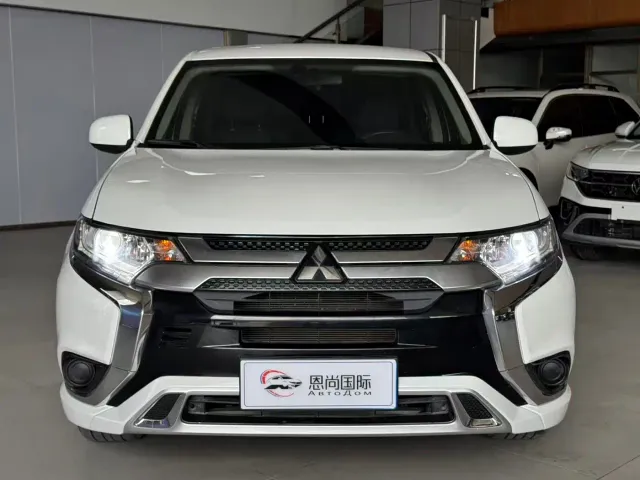 Mitsubishi Outlander — Фото автомобиля 2