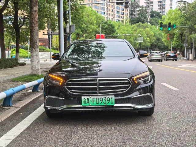 Mercedes-Benz E-Class — Фото автомобиля 2