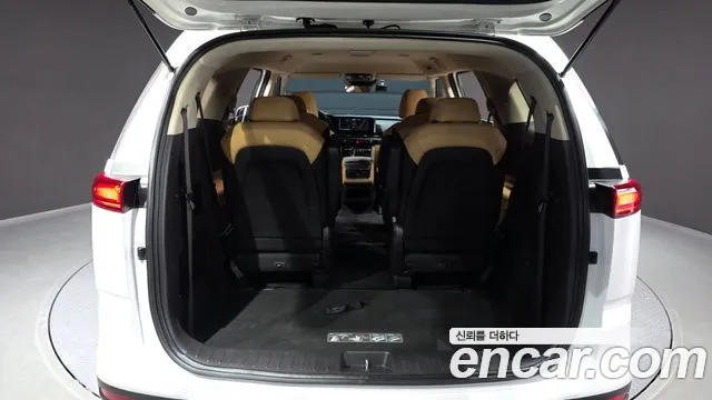 Kia Carnival Generation 4 — Фото автомобиля 20