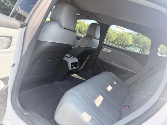 Geely Galaxy E8 — Фото автомобиля 9