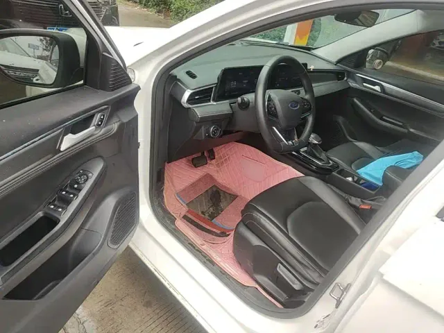 Ford Escort — Фото автомобиля 15