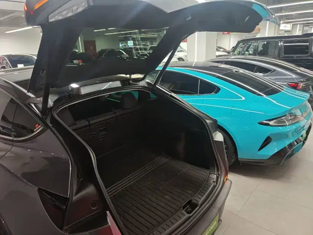 Tesla Model Y — Фото автомобиля 18