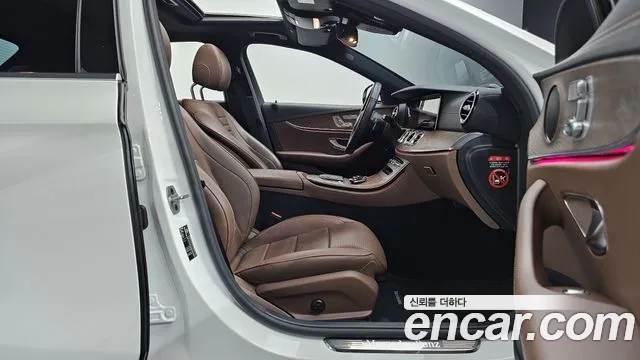 Mercedes-Benz E-Class — Фото автомобиля 11