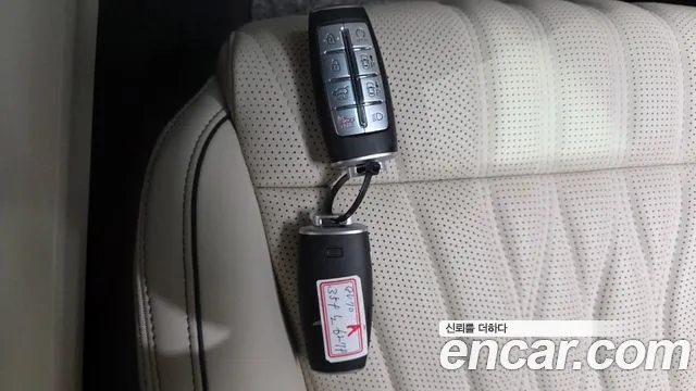 Genesis GV70 — Фото автомобиля 22
