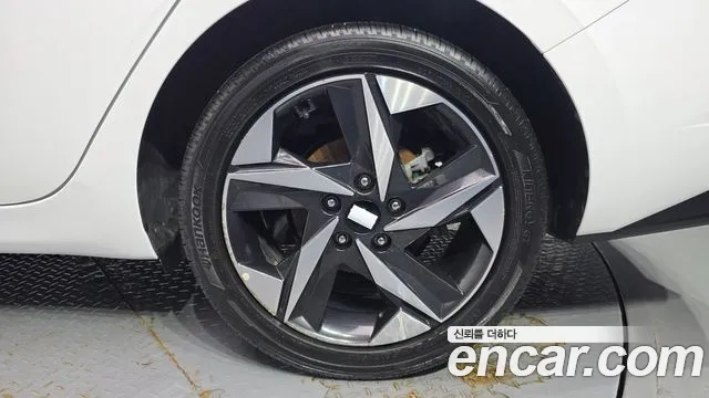 Hyundai AVANTE Modern — Фото автомобиля 21