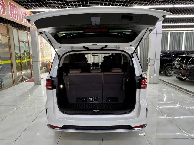 Roewe iMAX8 — Фото автомобиля 8
