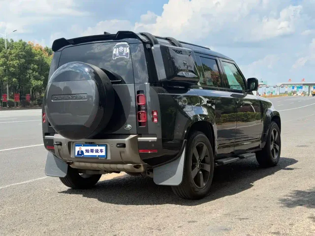 Land Rover Defender — Фото автомобиля 3