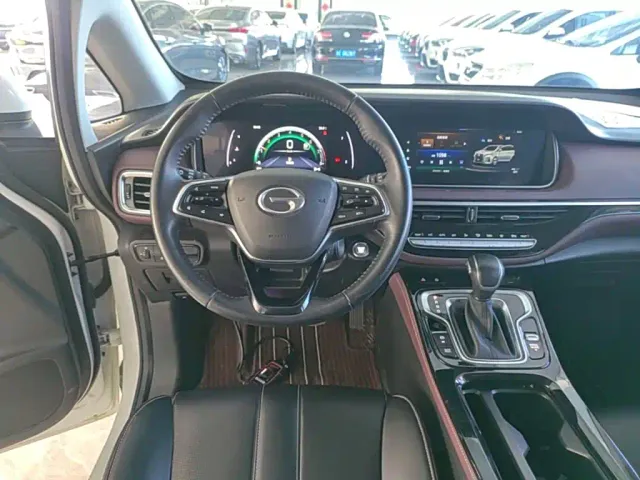GAC Trumpchi M6 — Фото автомобиля 10
