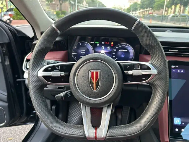 Hongqi H5 — Фото автомобиля 16