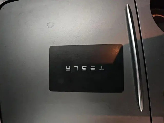 Tesla Model Y — Фото автомобиля 16