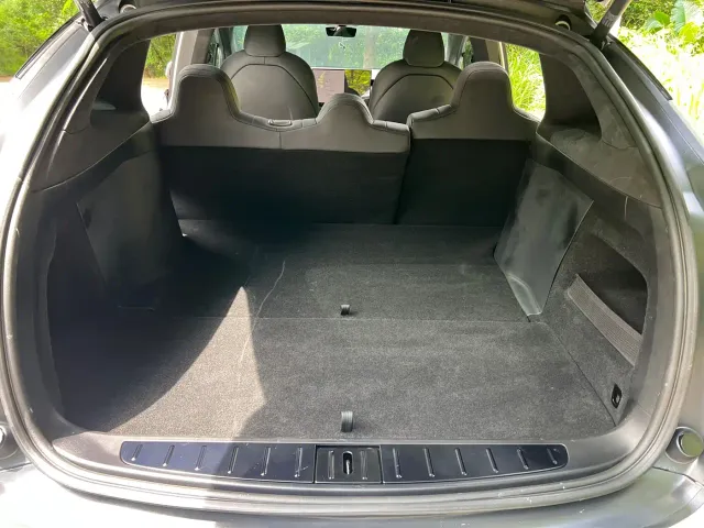 Tesla Model X — Фото автомобиля 19
