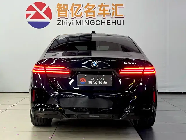 BMW 5 Series — Фото автомобиля 14