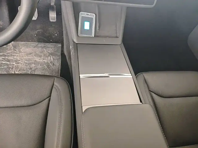 Tesla Model 3 — Фото автомобиля 13
