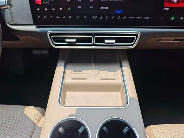 Li Auto L6 — Фото автомобиля 16