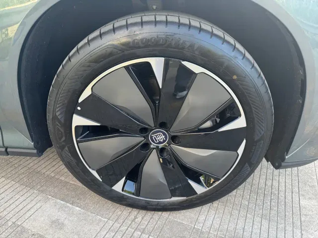 BYD Tang L — Фото автомобиля 10
