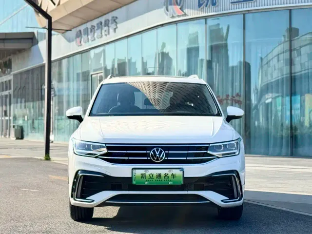 Volkswagen Tiguan L PHEV — Фото автомобиля 2