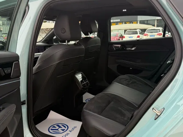 Volkswagen Passat — Фото автомобиля 6