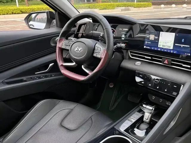 Hyundai Elantra 2022 1.5L CVT LUX Premium Edition — Фото автомобиля 7
