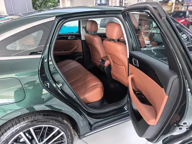 Geely Emgrand — Фото автомобиля 13
