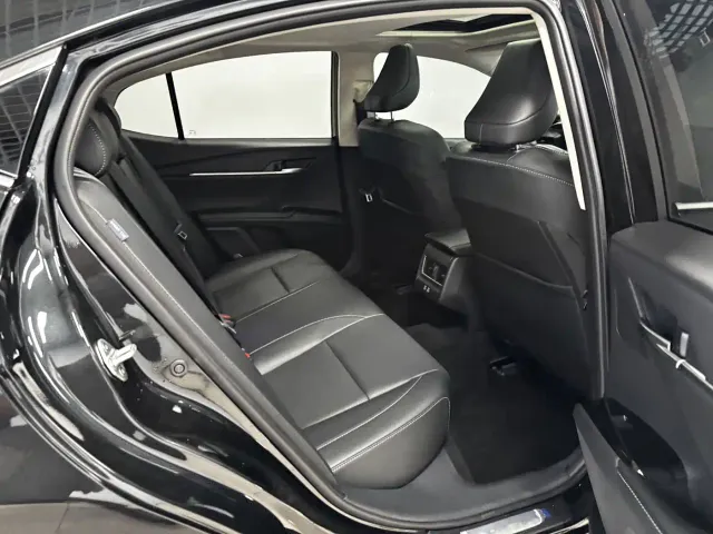 Toyota Camry — Фото автомобиля 24