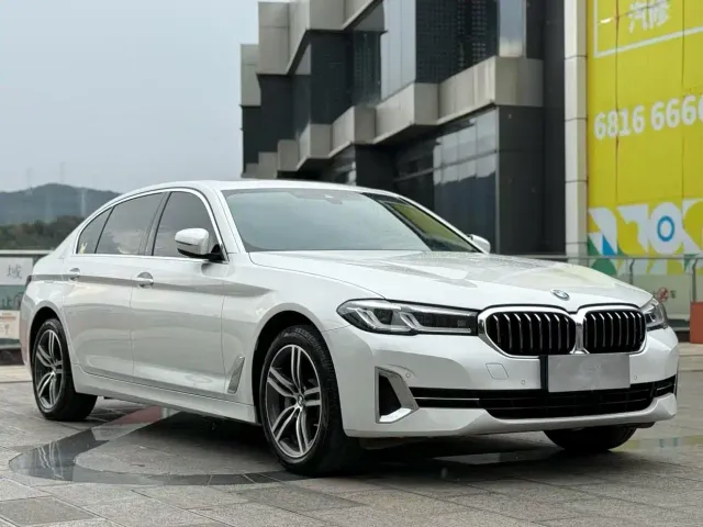BMW 5 Series — Фото автомобиля 3