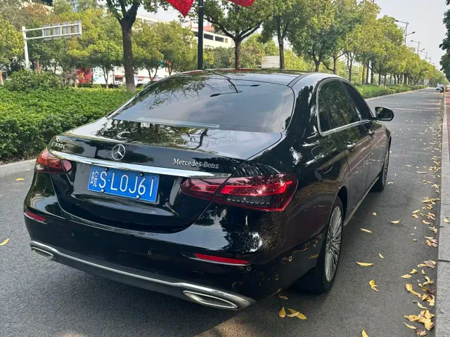 Mercedes-Benz E-Class — Фото автомобиля 8