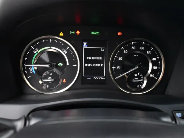 Toyota Vellfire — Фото автомобиля 14