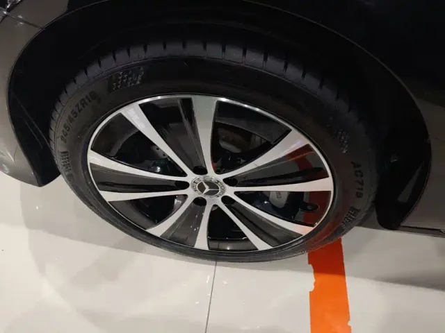 Mercedes-Benz E-Class — Фото автомобиля 22
