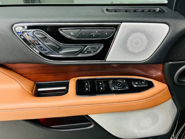 Lincoln Navigator — Фото автомобиля 9