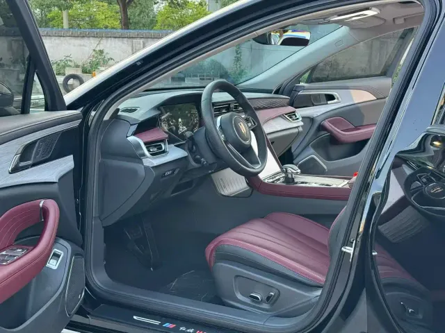 Hongqi Hongqi H5 2025 1.5T DCT Flag Rhythm 500,000 Units Memorial Edition — Фото автомобиля 4