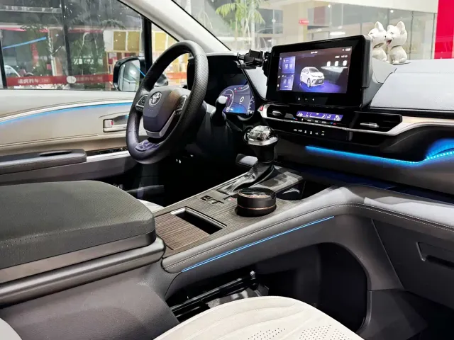 Toyota Granvia — Фото автомобиля 17