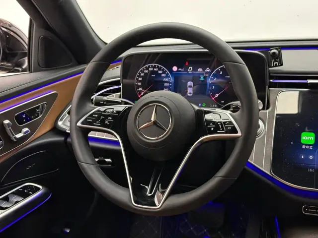 Mercedes-Benz E-Class — Фото автомобиля 12
