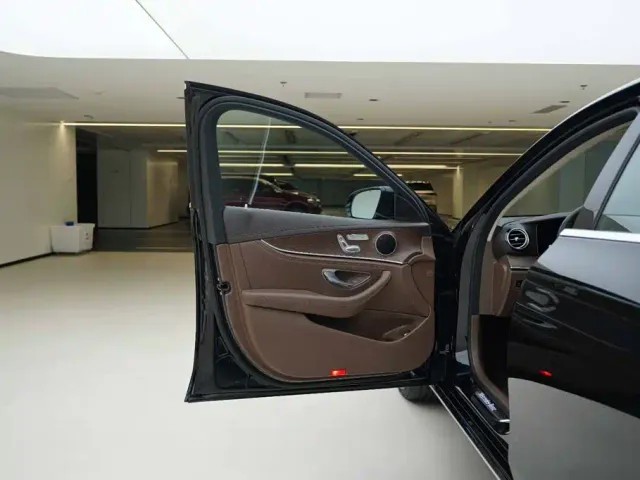 Mercedes-Benz E-Class — Фото автомобиля 15