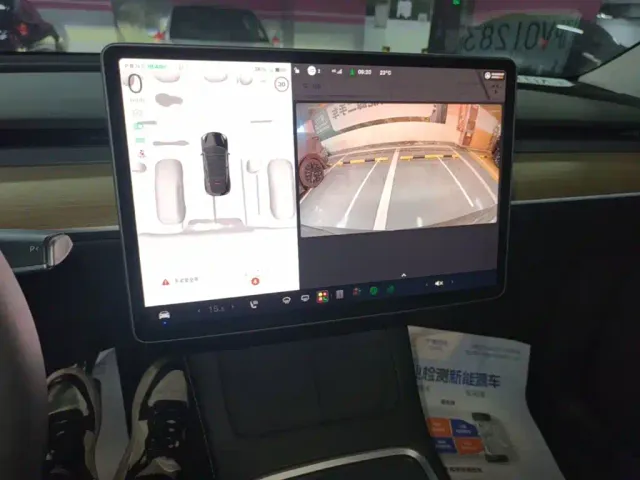 Tesla Model Y — Фото автомобиля 12