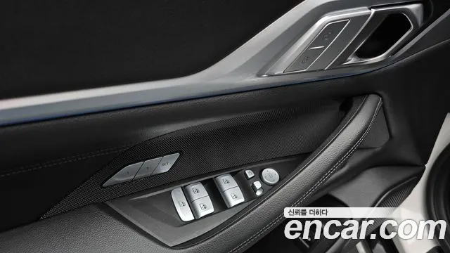 BMW i4 — Фото автомобиля 30
