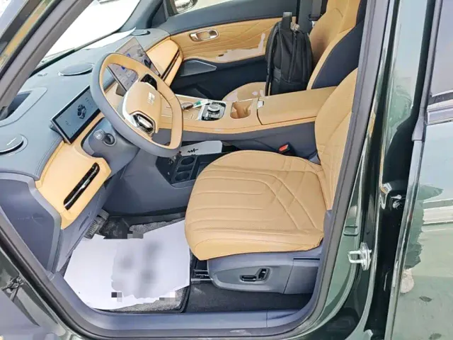 Geely Galaxy Starship 7 EM-i — Фото автомобиля 14