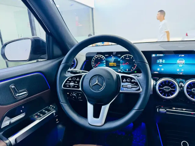 Mercedes-Benz GLB-Class — Фото автомобиля 13