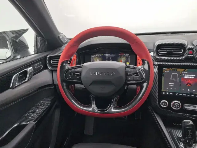 Lynk & Co 03 — Фото автомобиля 11