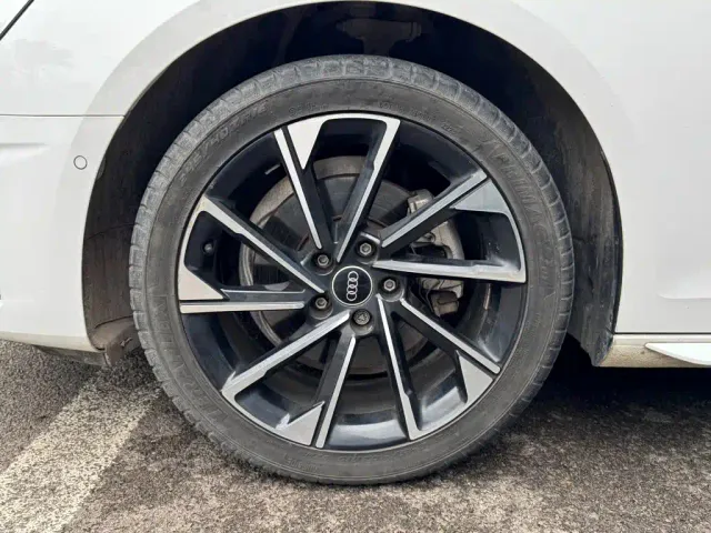 Audi A4L — Фото автомобиля 9