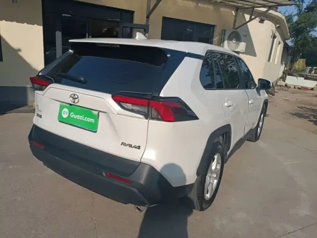 Toyota RAV4 — Фото автомобиля 6