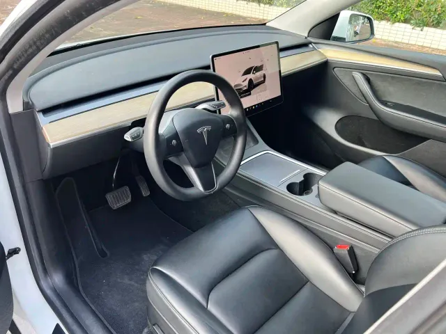 Tesla Model Y — Фото автомобиля 7