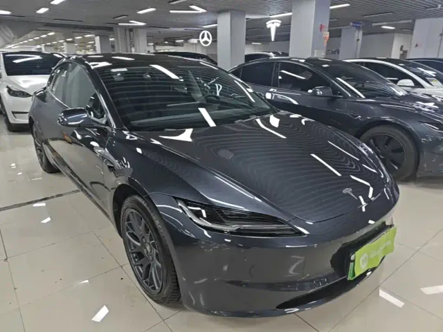 Tesla Model 3 — Фото автомобиля 3