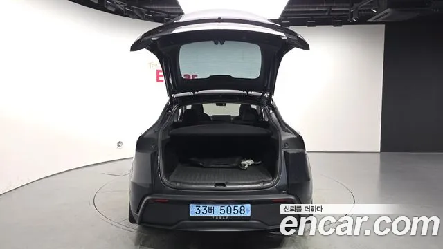 Tesla Model Y — Фото автомобиля 13