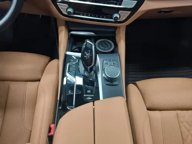 BMW 5 Series — Фото автомобиля 16